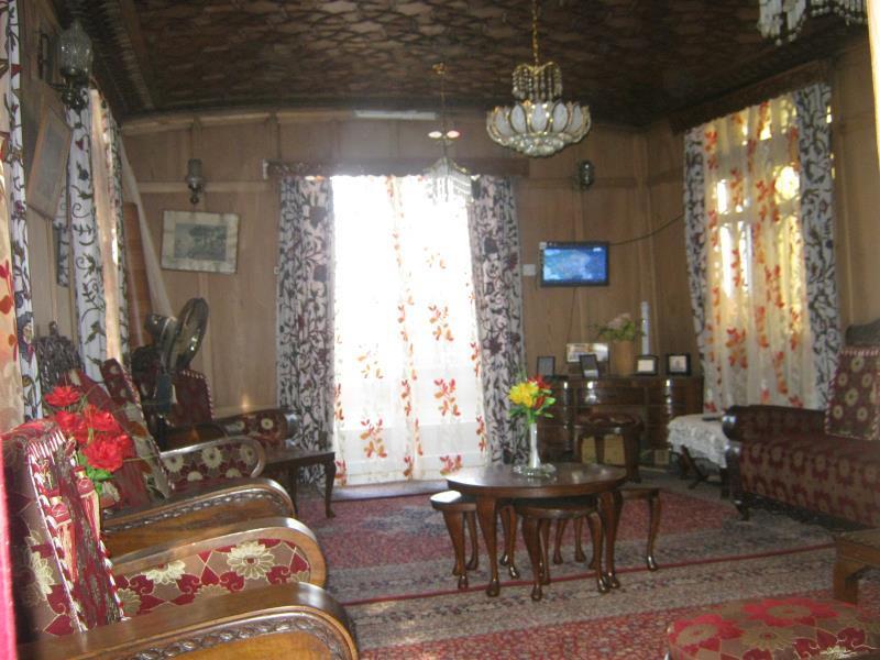 Young Shahzada Group Of Houseboats Srīnagar Extérieur photo